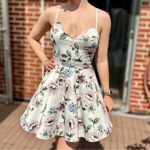 Fashion Nova Women's White Floral Polyester V-Neck Sleeveless Mini Dress S